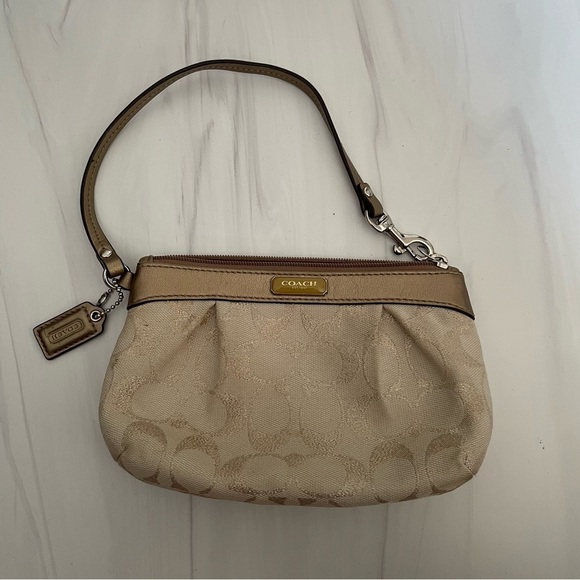 Coach Classic C Medium Size Wristlet- Gold - Picture 3 of 9